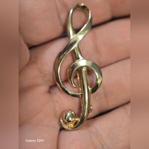 Gold Treble Clef Brooch